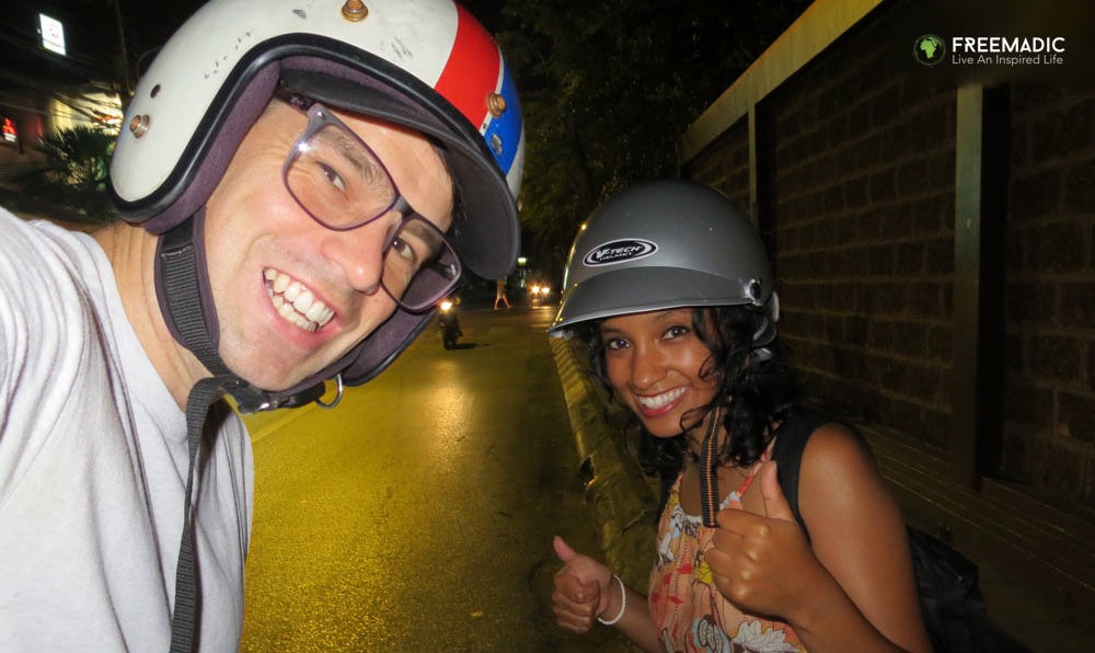 freemadic_chiang_mai_scooter_nightlife_sean_lara_selfie