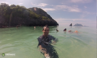 freemadic_anthong_swimming